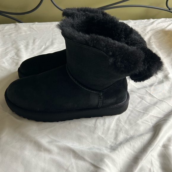UGG Black Arielle Boots: Size 7 - Picture 5 of 12